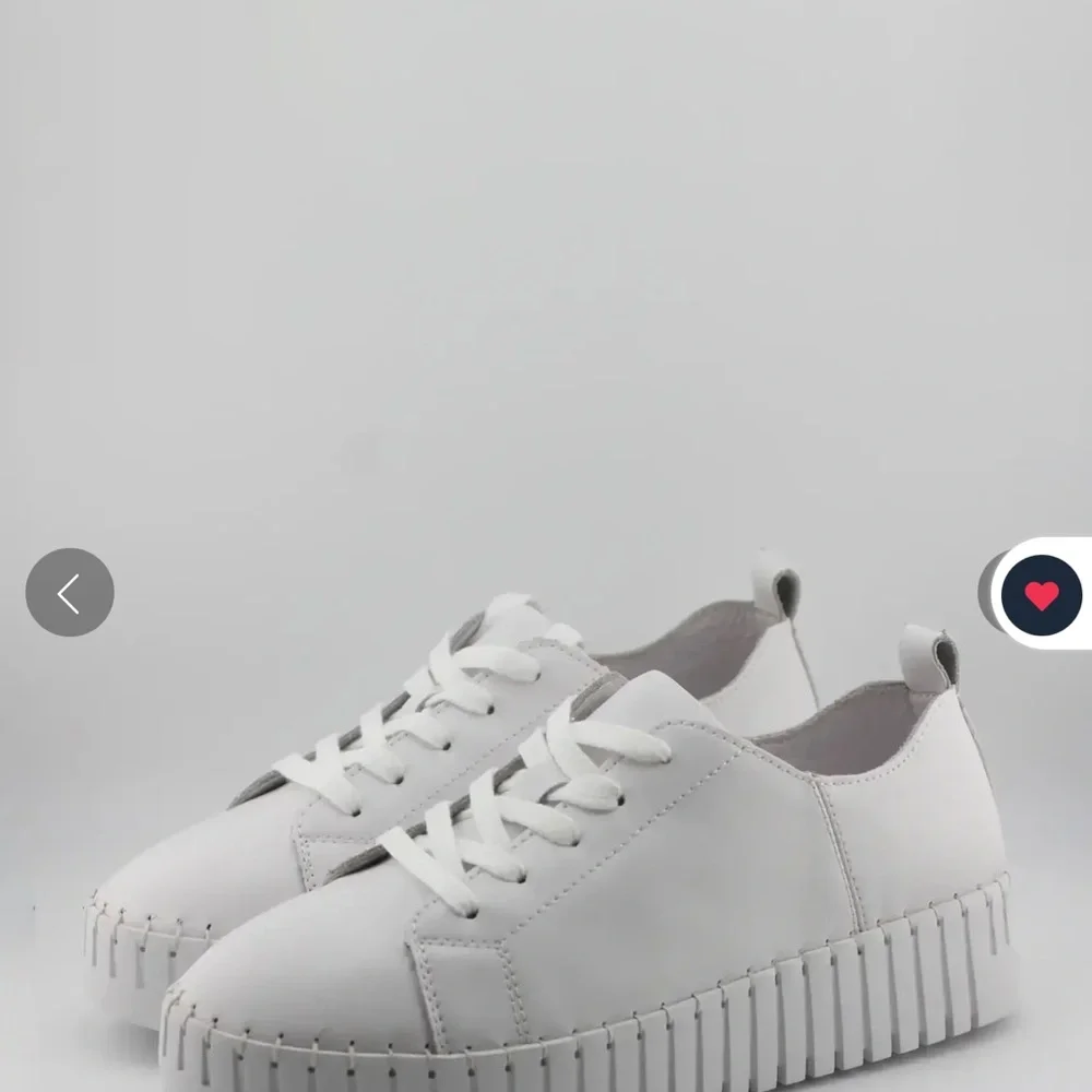 bernie mev. Aya White Memory Foam Platform Sneakers, Size 39 NEW